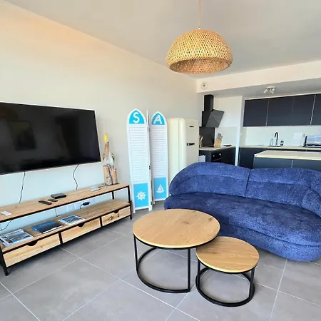 Le Millesime Le Pelican : Vue Exceptionnelle Sur La Baie, Moderne Avec Et Parking Prive. *